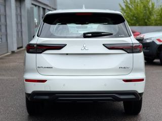 54520 : Hyundai Nancy - Théobald Automobiles - MITSUBISHI Outlander - Outlander - Blanc - Transmission intégrale - Hybride rechargeable : Essence/Electrique