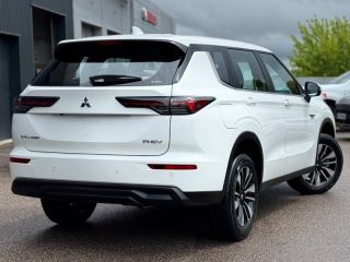 54520 : Hyundai Nancy - Théobald Automobiles - MITSUBISHI Outlander - Outlander - Blanc - Transmission intégrale - Hybride rechargeable : Essence/Electrique