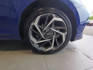 92250 : Hyundai Motor Company - HYUNDAI i20 - i20 - Intense Blue Métal/Toit/rétro Black - Traction - Essence/Micro-Hybride
