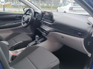 92250 : Hyundai Motor Company - HYUNDAI i20 - i20 - Intense Blue Métal/Toit/rétro Black - Traction - Essence/Micro-Hybride