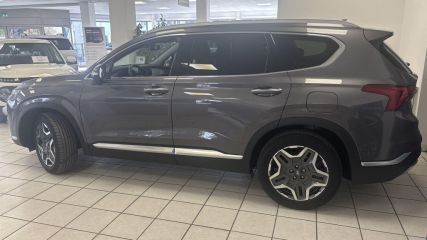 75010 : Hyundai Paris Nord - Goncourt Automobiles - HYUNDAI SANTA FE Creative - SANTA FE IV - Gris - Boîte automatique - Essence / Courant électrique