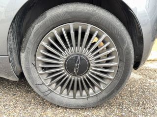 75010 : Hyundai Paris Nord - Goncourt Automobiles - FIAT 500e BERLINE MY22 SERIE 1 STEP 2 Icône - 500 III - Gris - Automate à fonct. Continu - Courant électrique