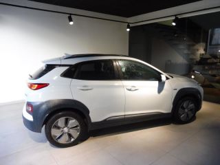 92250 : Hyundai Motor Company - HYUNDAI Kona - Kona - Chalk White Métal - Traction - Electrique