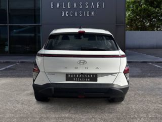 75010 : Hyundai Paris Nord - Goncourt Automobiles - HYUNDAI KONA Intuitive - KONA II - BLANC - Automate sequentiel - Essence / Courant électrique