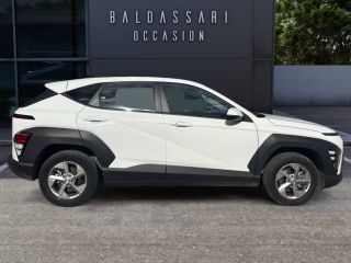 75010 : Hyundai Paris Nord - Goncourt Automobiles - HYUNDAI KONA Intuitive - KONA II - BLANC - Automate sequentiel - Essence / Courant électrique
