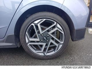 35400 : Hyundai Saint-Malo - GCA - HYUNDAI i20 - i20 - Meta Blue Métal/Toit+rétros Black - Traction - Essence