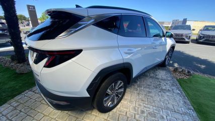 75010 : Hyundai Paris Nord - Goncourt Automobiles - HYUNDAI TUCSON Creative - TUCSON IV - Blanc - Boîte automatique - Essence / Courant électrique