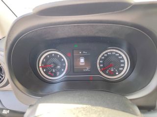 92250 : Hyundai Motor Company - HYUNDAI i10 - i10 - Sleek Silver Métal - Traction - Essence