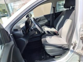 92250 : Hyundai Motor Company - HYUNDAI i10 - i10 - Sleek Silver Métal - Traction - Essence