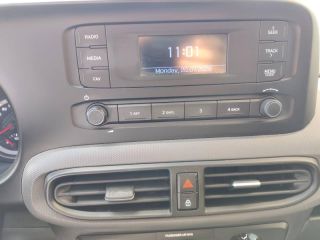92250 : Hyundai Motor Company - HYUNDAI i10 - i10 - Sleek Silver Métal - Traction - Essence