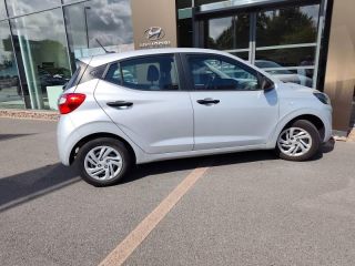 92250 : Hyundai Motor Company - HYUNDAI i10 - i10 - Sleek Silver Métal - Traction - Essence