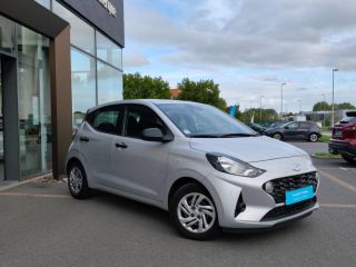 92250 : Hyundai Motor Company - HYUNDAI i10 - i10 - Sleek Silver Métal - Traction - Essence