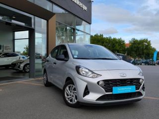92250 : Hyundai Motor Company - HYUNDAI i10 - i10 - Sleek Silver Métal - Traction - Essence
