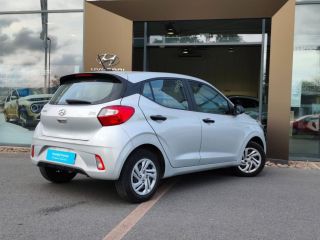 92250 : Hyundai Motor Company - HYUNDAI i10 - i10 - Sleek Silver Métal - Traction - Essence