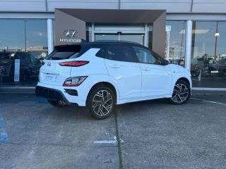 72100 : Hyundai Le Mans - GCA LE MANS - HYUNDAI Kona - Kona - Atlas White/Toit/rétros Black - Traction - Essence/Micro-Hybride