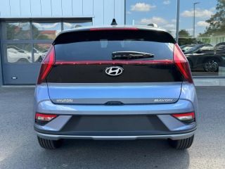 54520 : Hyundai Nancy - Théobald Automobiles - HYUNDAI Bayon - Bayon - Meta Blue Métal/Toit+rétros Black - Traction - Essence